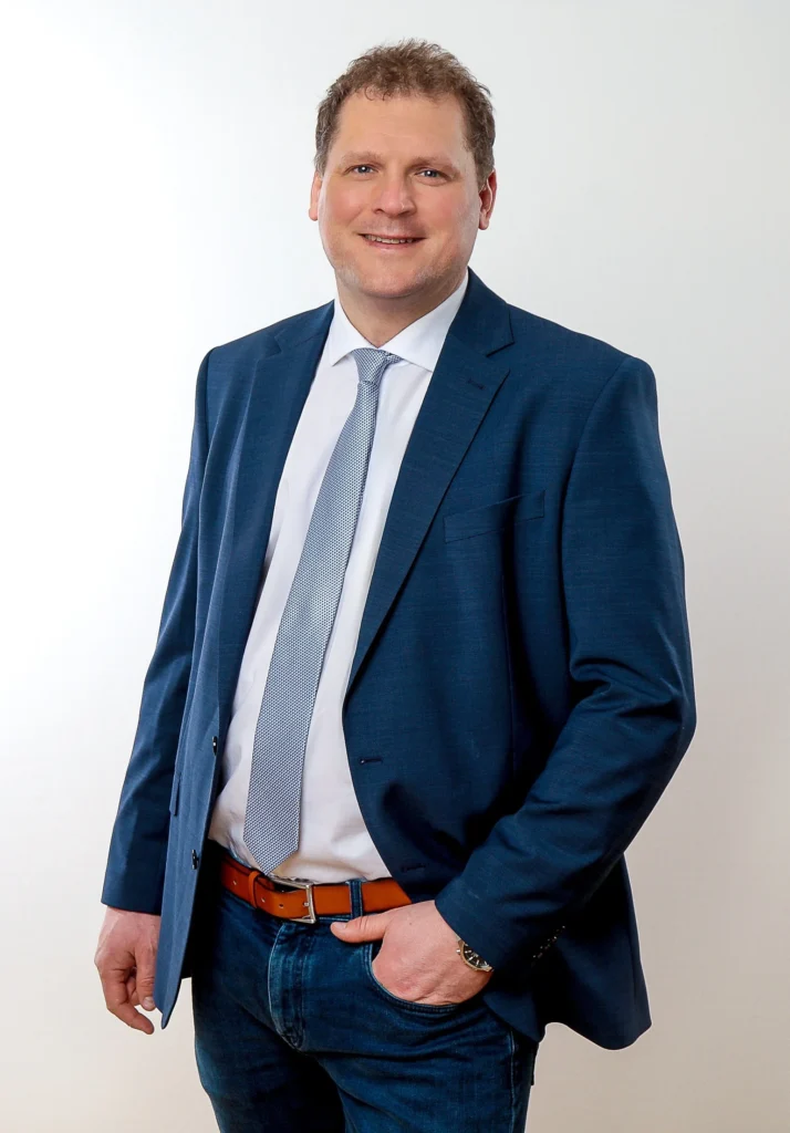 Das Bild zeigt den Inhaber und Konstrukteur Uwe Bonz bei Bonz Konstruktion